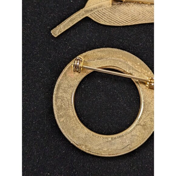 Vintage Set of 3 Gold Tone Ribbed Heart Circle Leaf Pin Brooches - Picture 7 of 11